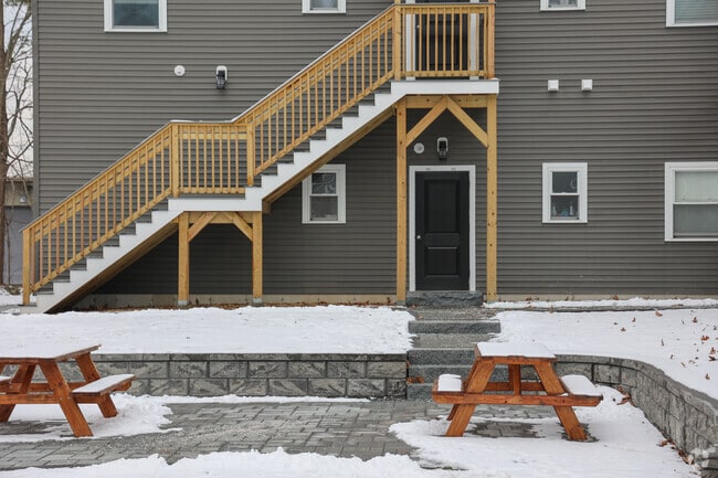 Entrada - Monarch Village