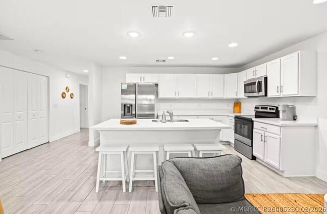 565 Lilac Ct
