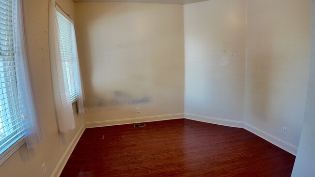 Photo - 309 W 41st St