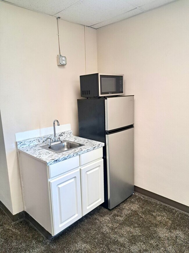 Photo - UNDER NEW MANAGEMENT: Spacious 1BR Efficiency w/ Tons of Storage! All-Inclusive "One Bill" Living... Unit 3959 Sheridan Ave Apt 253