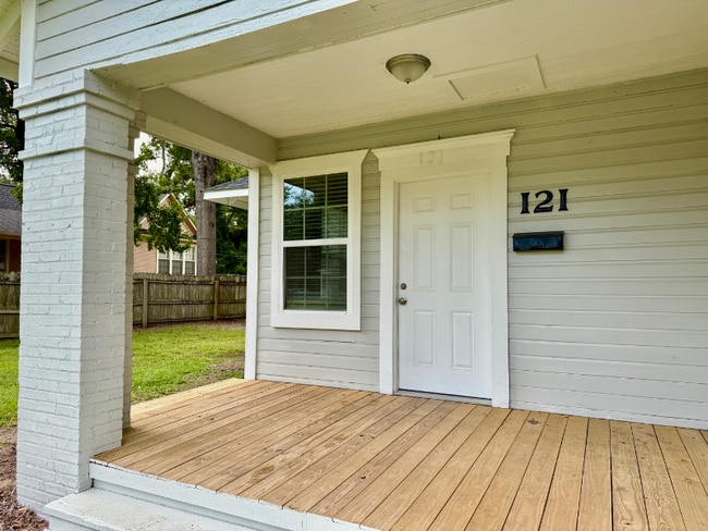 Photo - 121 W Kerr Ave