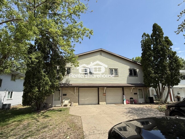 Photo - 405 Monroe Pl Townhome