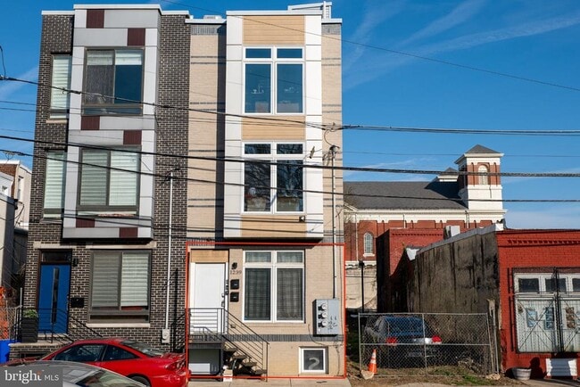 Building Photo - 1239 N 19th St Unit 1