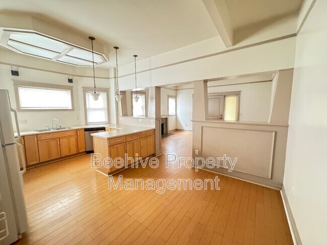 Building Photo - 1301 W Monroe St