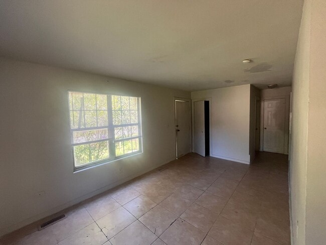 Photo - 1103 S Rd