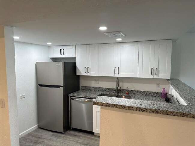 Photo - 3740 Inverrary Dr Unit 1r