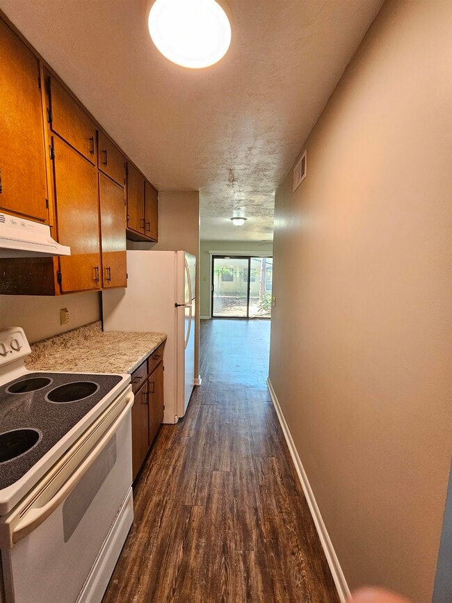 Photo - 198 Locke St