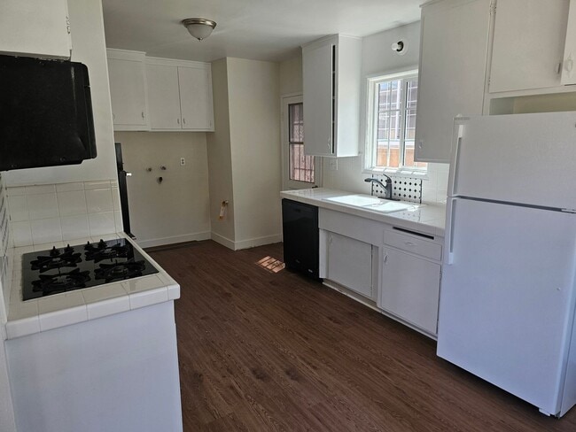 Photo - 935-937 W. 17th St. Unit 937