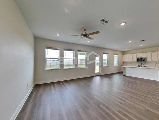 Photo - 5943 Pinewood Ests Dr