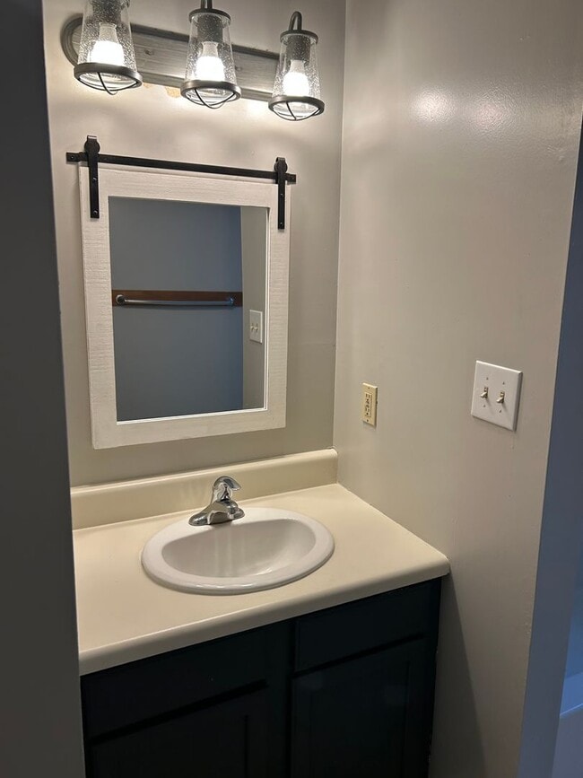 Photo - Welcome to this charming 3 bedroom, 2 bathroom home located in Spartanburg, SC.