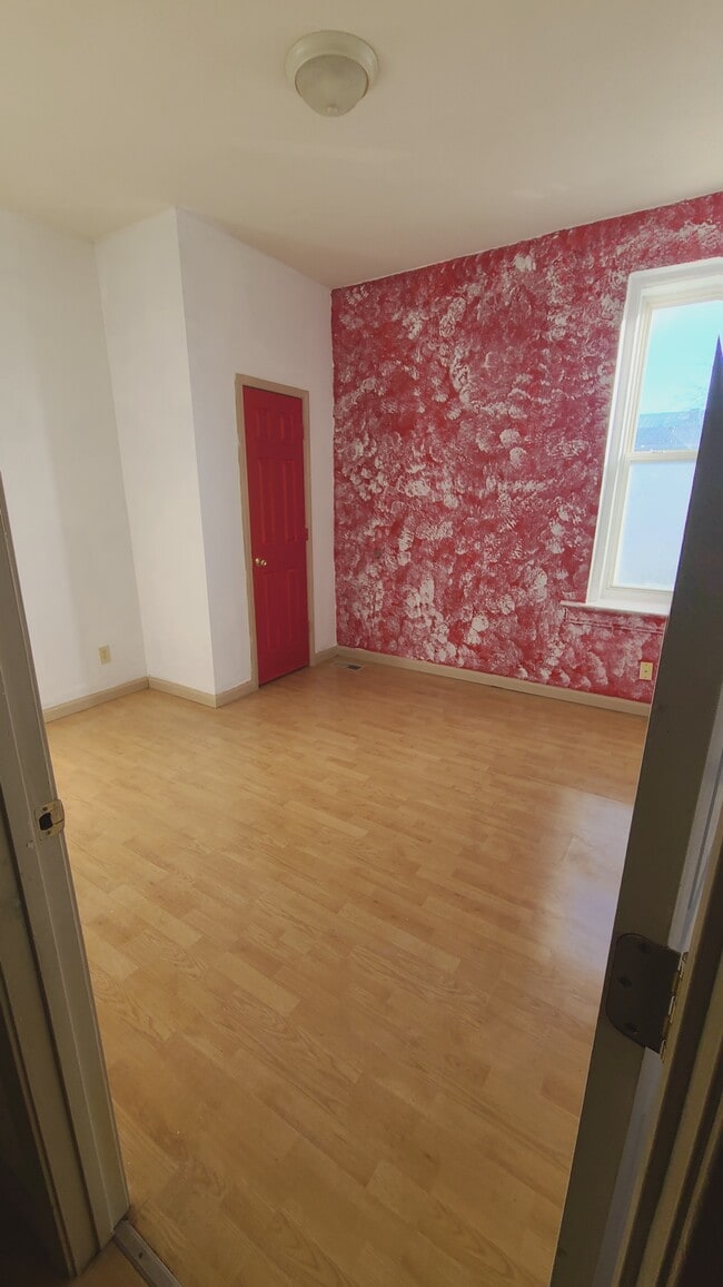 Cama 1 - 2029 Bryan Ave Unidad 2029 Bryan Ave down