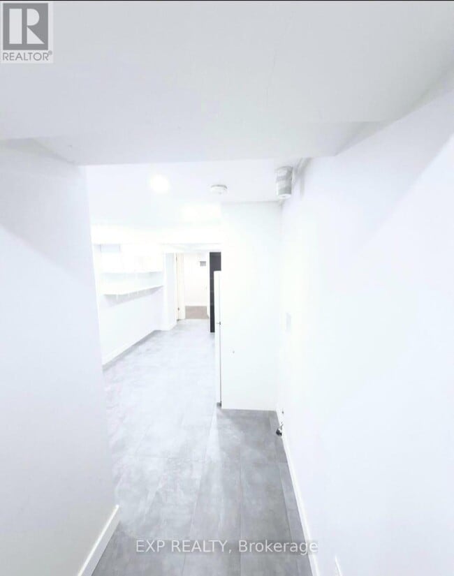 Photo - 1266 Northmount St