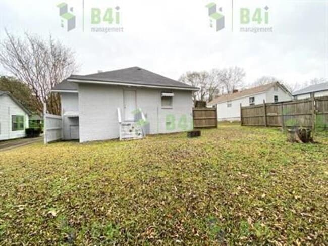 Photo - 215 Poplar St