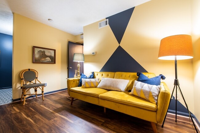 Photo - 1225 S 6th St Apartamentos