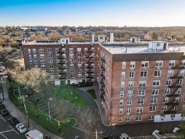 Photo - 54-44 Little Neck Pkwy Unit 6V