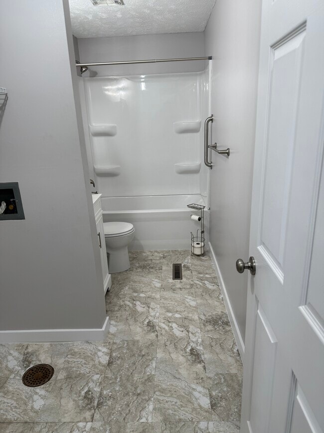 Bathroom with tub/shower combo - 4811 S 45th St Unit 4815 S 45th Street