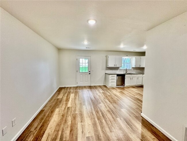 Photo - 802 E Kara Ln