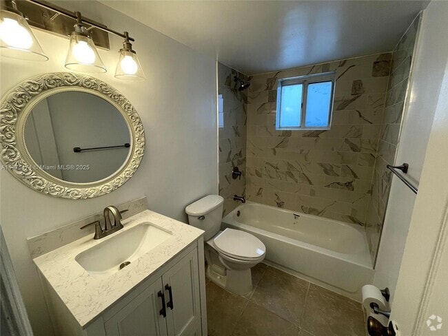 Building Photo - SUZANNE PLAZA CONDO Unit 102