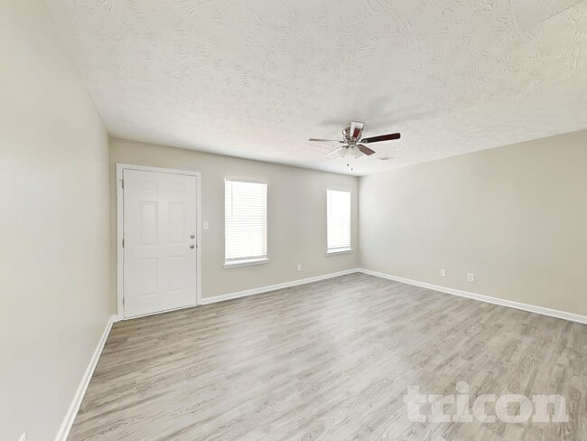 Photo - 760 Country Lake Ct