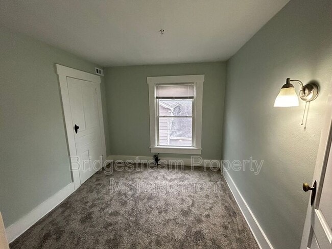 Photo - 207 S 2nd St