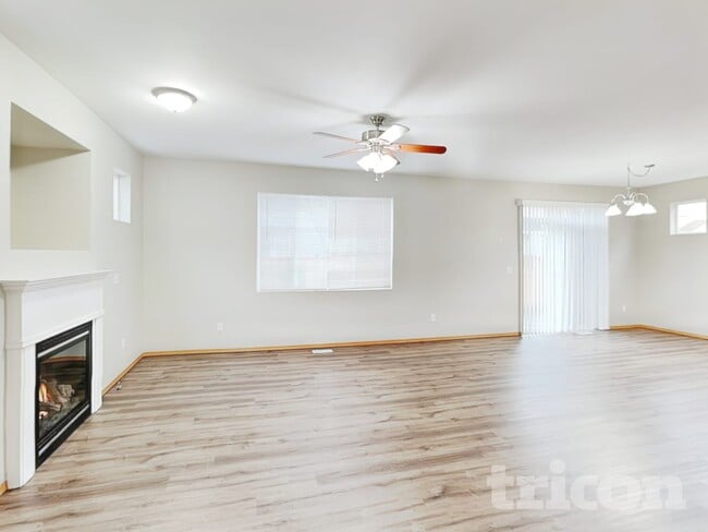 Photo - 6901 41st St E