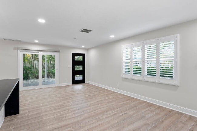 Photo - 4235 Carson St NE