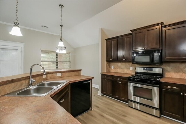 Photo - 1632 Hollowbrook