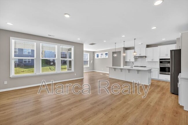 Photo - 256 W Waterlynn Rd