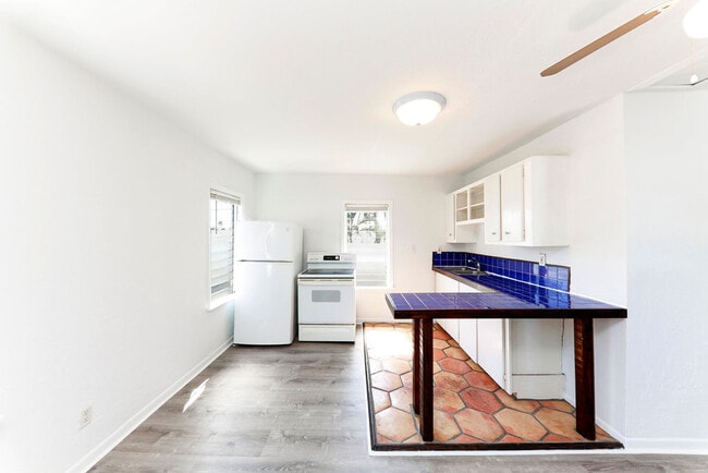 Building Photo - 417 Mayflower Rd Unit Upper