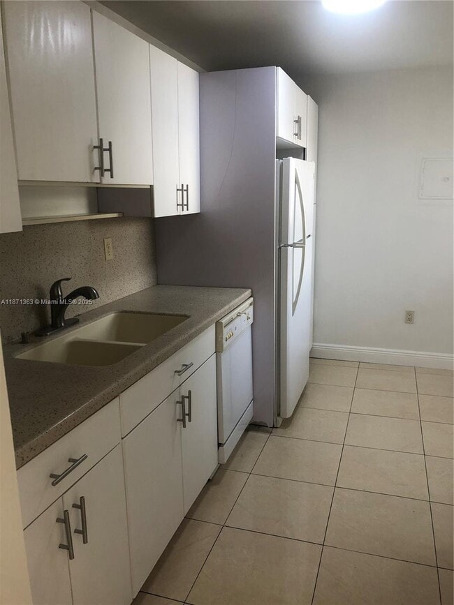 Photo - 8100 Byron Ave Unidad 509