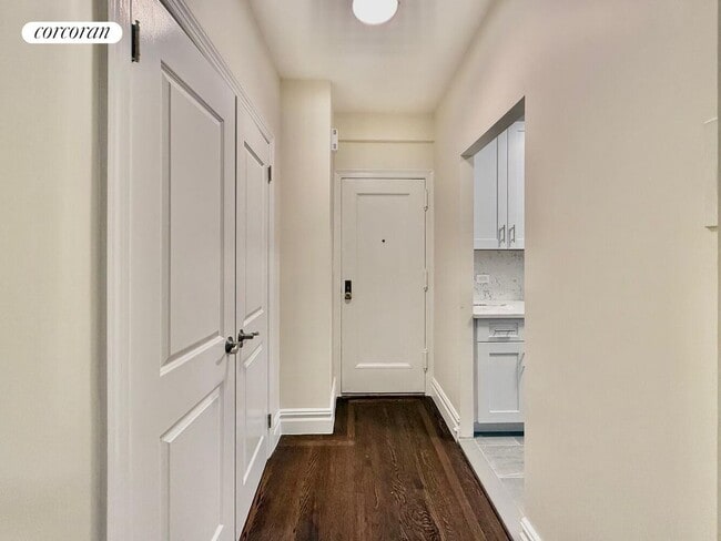 Photo - 210 E 68th St