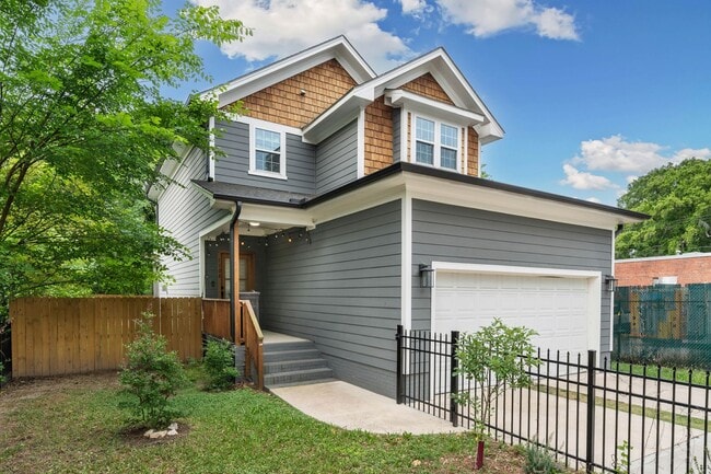 Building Photo - Modern 3be / 2.5ba House With Garage and Fenced-in Backyard