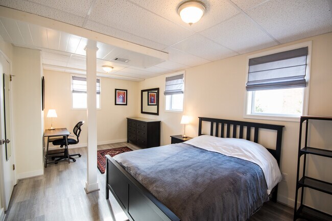 706 Rockland Ave Unit B