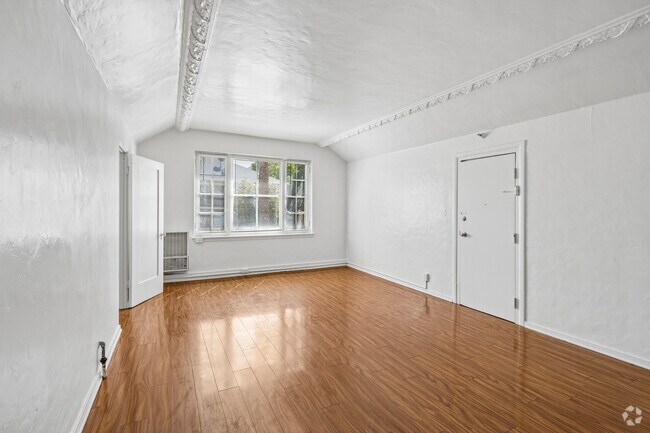 1BR, 1BA - 787SF - Living Room