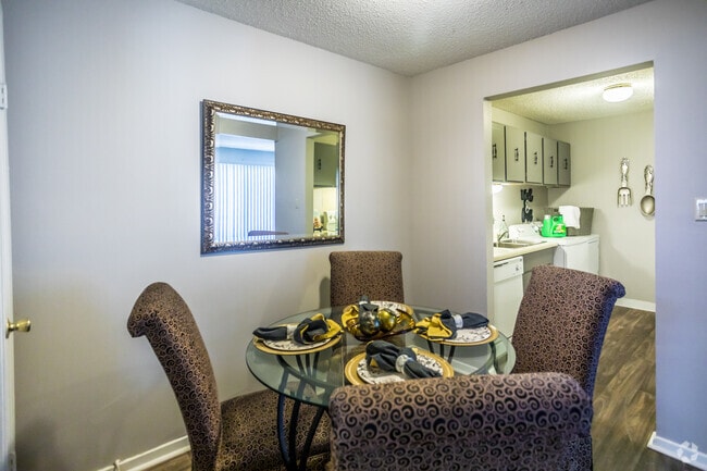 2 BR, 1.5 BA - 950SF