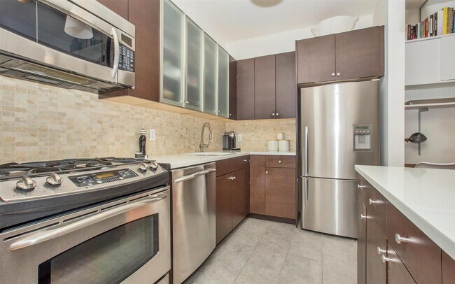 Photo - 232 PAVONIA Ave Unit 309