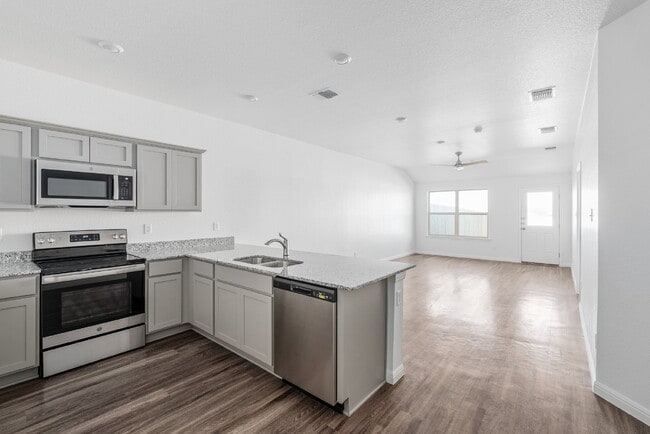 Photo - Exceptional 3 bedroom, 2 bathroom duplex! Unit B