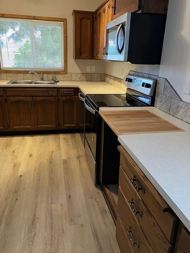 Photo - 3 Bedroom 2 bath House in Newberg