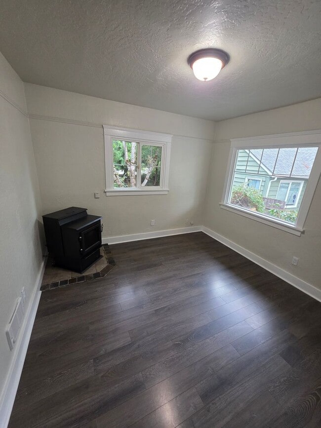Photo - Charming home on quaint cul-de-sac!