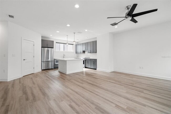 Photo - 104 26th St N