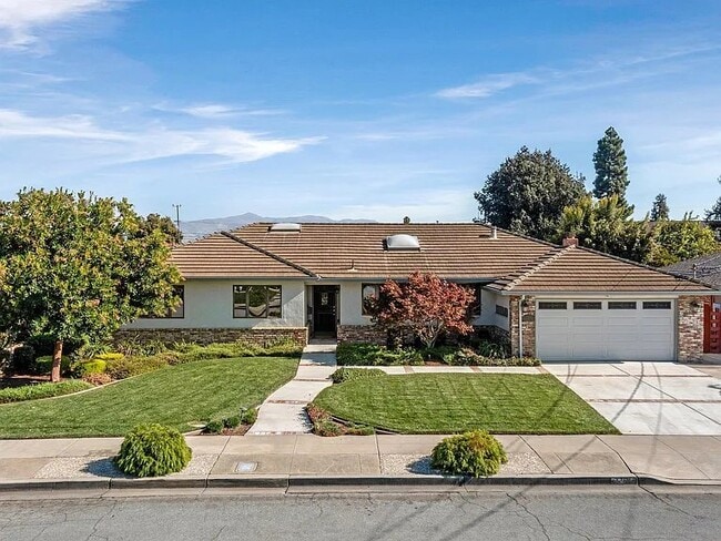 Building Photo - 4754 Northdale Dr