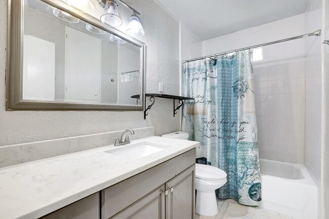 Photo - 235 Saratoga Dr