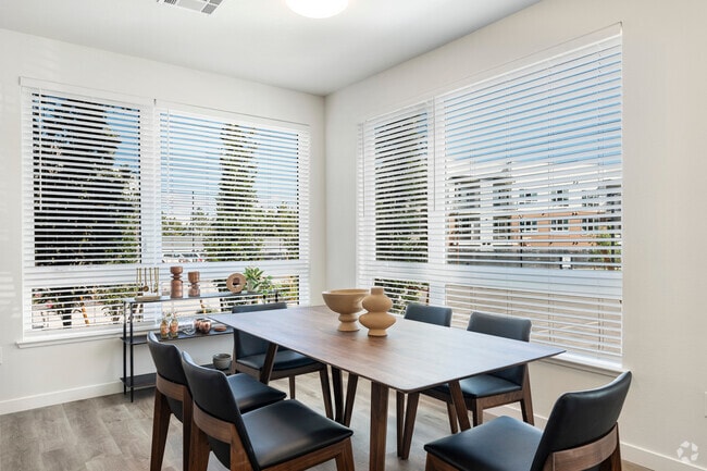 2BR, 2BA - 1,317SF Dining