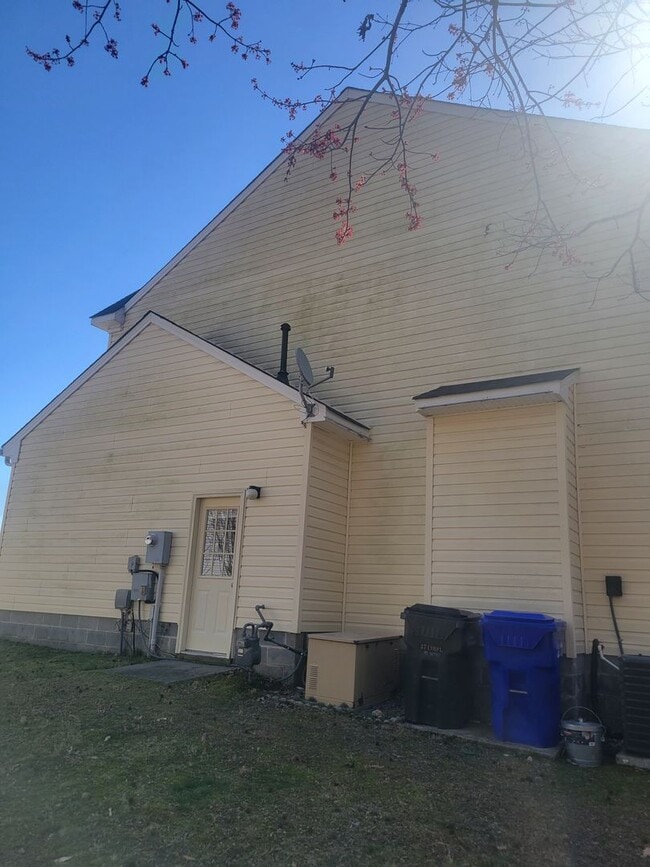 Photo - 3 bedroom, 2.5 bathrooms single family home