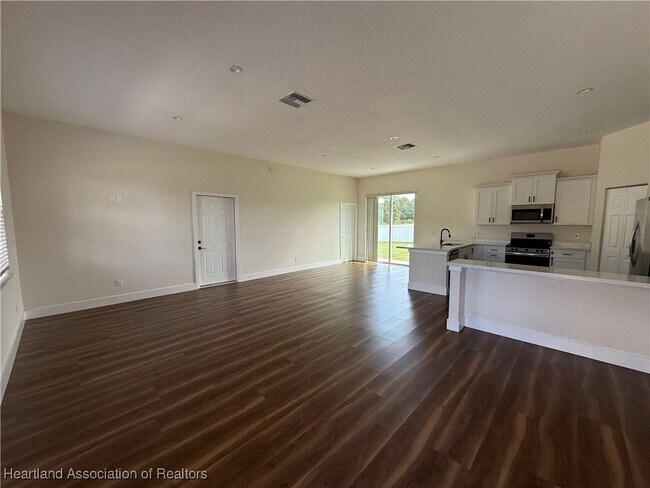 Photo - 91 Hellcat Ct NW