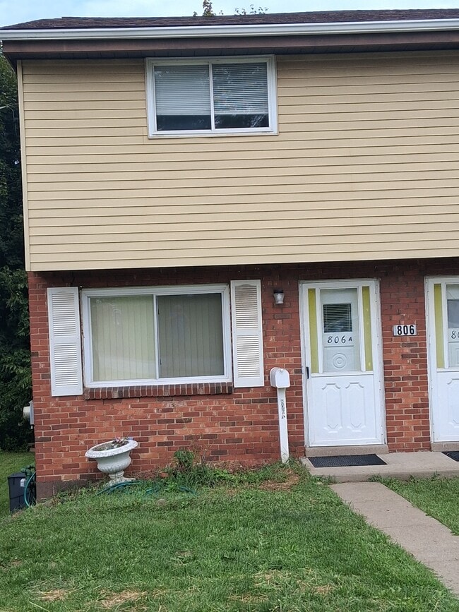 Building Photo - 806 Westbury Rd Unit A