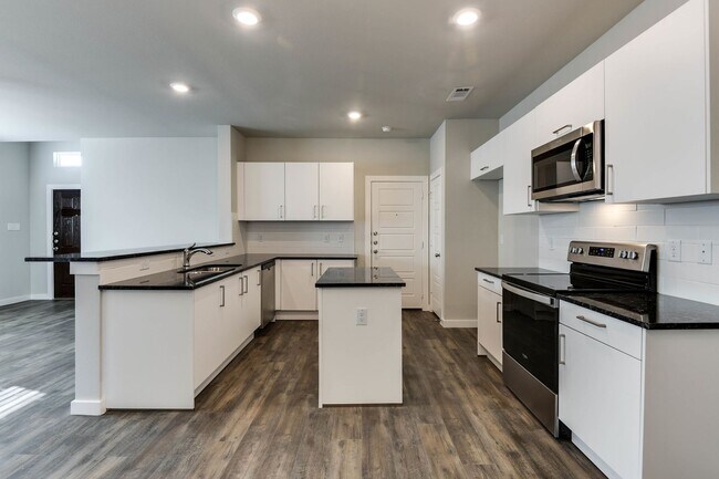 Photo - 653 Blackland dr