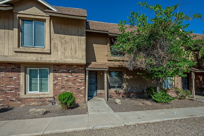 5869 N 59th Dr