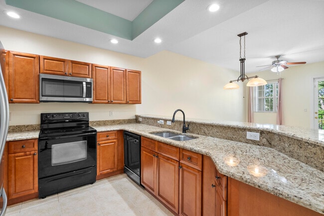 Photo - 10560 SW Stephanie Way Unit 1-204