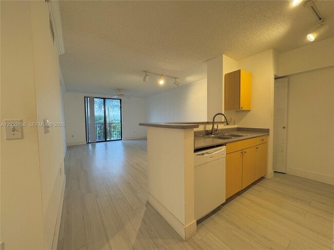 Photo - 1919 Van Buren St Unit 506A